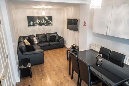 7 bedroom townhouse to rent - Photo 2