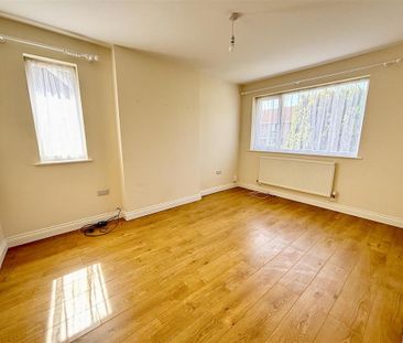 3 bedroom detached bungalow to rent - Photo 3