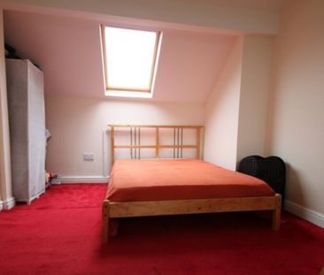 4 Bed - Homely 4 Bedroom House - Photo 3