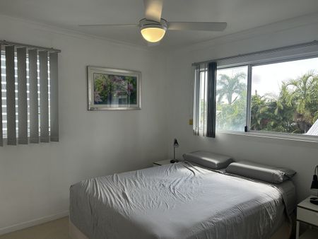 Furnished 3 Bedroom Apartment - Photo 2