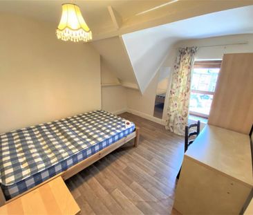 6 bedroom house to rent - Photo 2