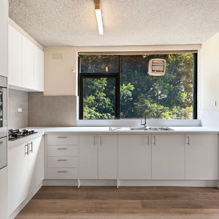 Light and Bright Refreshed Apartment - Photo 1