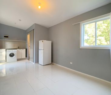 Studio In Sought After Street - Photo 3