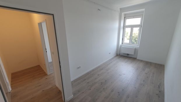 Charmante Altbauwohnung mit Balkon im 3. Stock - Photo 1