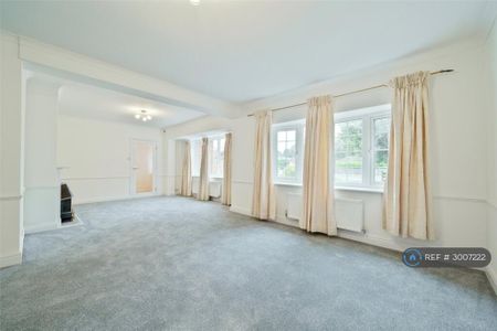 5 bedroom detached house to rent - Photo 4