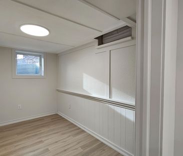 For Lease - 217 Thoms Crescent, Newmarket, Ontario - Photo 2