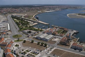 Apartamento T2 Mobilado na Praia da Barra.