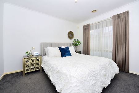 14 Kingsland Close, Dingley Village VIC 3172 - House For Rent | Domain - Photo 3
