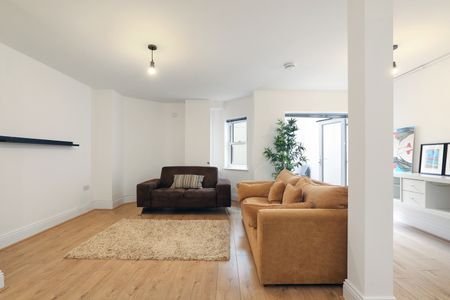 2 Bed Flat, Gordon Road, W5 - Photo 3