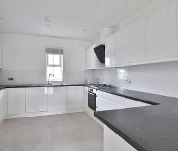 4 bedroom detached house to rent - Photo 4