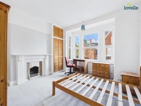 6 bedroom House To Let - Photo 5