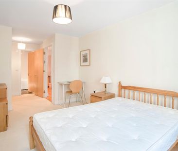 Millharbour, London - Photo 5