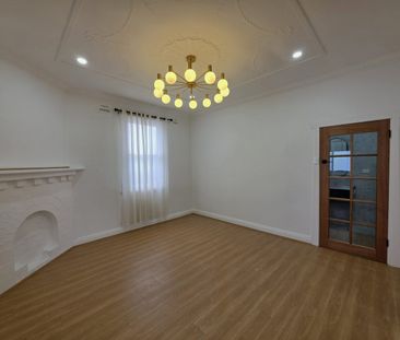 FULLY RENOVATED FAMILY HOME. - Photo 2