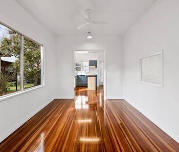 Renovated high set home close to city centre - Photo 1