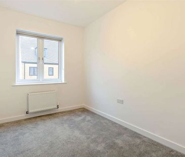 Brand new 3-bedroom semi-detached home with a driveway and an enclo... - Photo 5