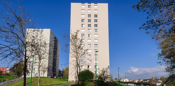 À CHARLEVILLE MEZIERES - Photo 2