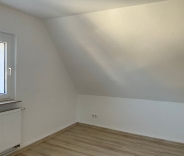 Gut gewohnt zum kleinen Preis! Bezugsfertige DG-Wohnung in Unser Fr... - Foto 1