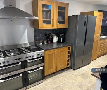 1 bedroom in a house share to rent - Photo 1