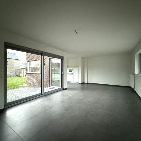 Moderne woning met tuin gelegen in rustige wijk - Photo 1