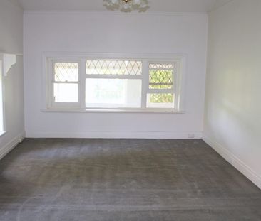 GREAT RIVER VIEWS, TWO BEDROOM SPACIOUS APARTMENT - Photo 2