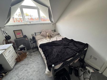 10 bedroom semi-detached house to rent - Photo 3
