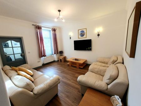 2 bedroom flat to rent - Photo 5