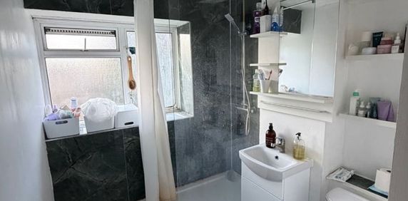 Room in a Shared Flat, London, SE25 - Photo 2