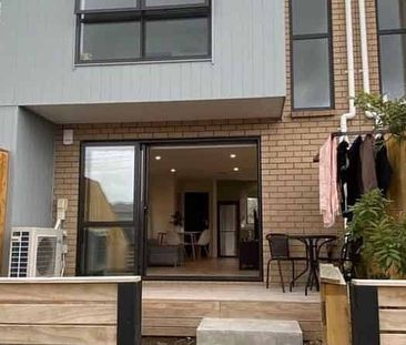 Beautiful Modern Townhouse with Great Location - Photo 5