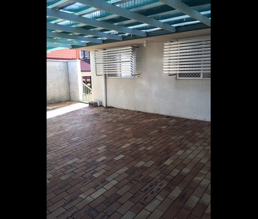 Unit 4, 29 Pembroke Street, Carina, QLD - Photo 3