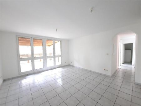 Location Appartement 3 pièces 53m² LA MONTAGNE 97417 - Photo 2