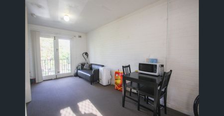 FULLY FURNISHED 1 BEDROOM - Photo 4