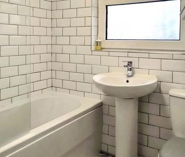 3 Windsor Avenue, Lisburn, BT28 1EE - Photo 3