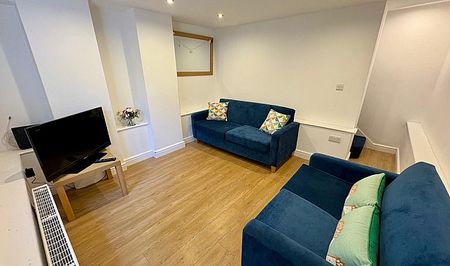 Fantastic 5 bedroom student property with 2 modern bathrooms - Photo 2