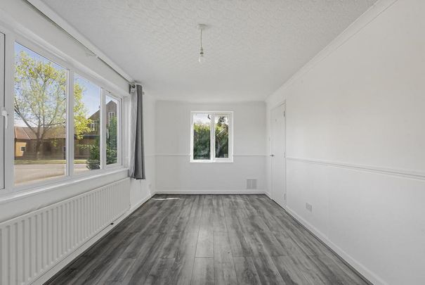4 bedroom end of terrace house to rent - Photo 1
