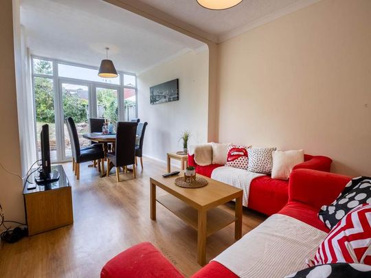 6 bedroom house to rent - Photo 1