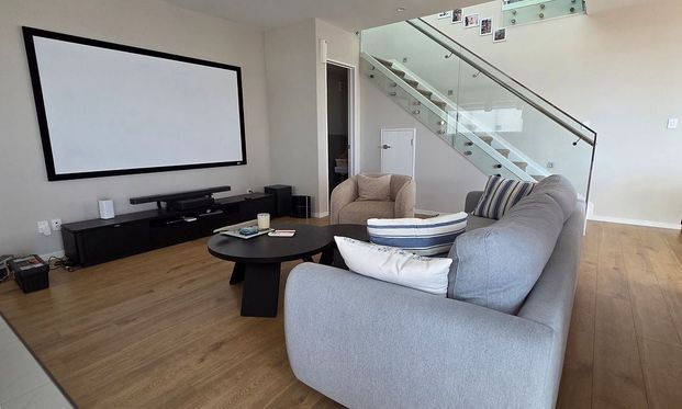 Executive 5-Bedroom 4 bathroom home - Photo 1