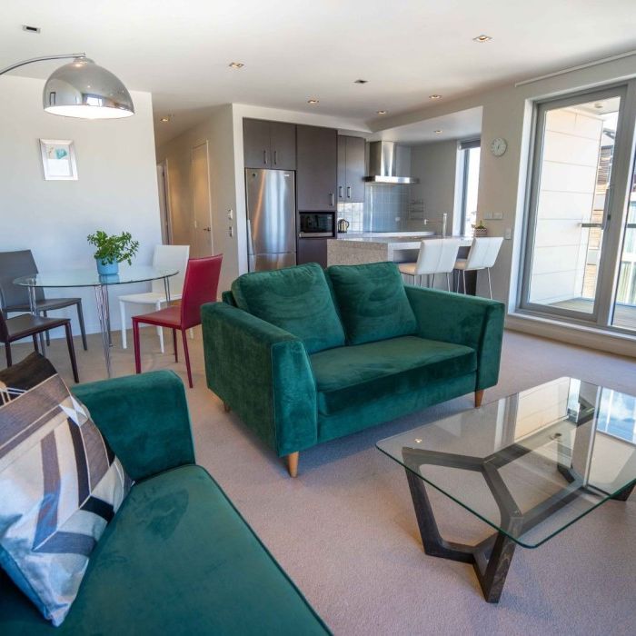 Bright and light city apartment - Photo 1