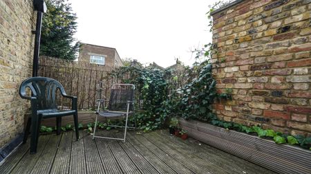 Southborough Road – Room 3 - Photo 3