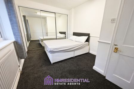 3 bedroom Semi House for rent on Newminster Road, Fenham, Newcastle Upon Tyne, NE4 9LN - Photo 3