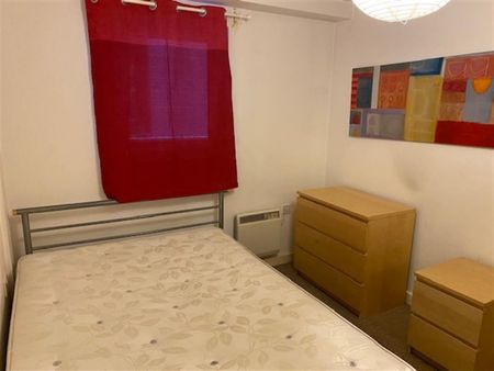 2 bedroom Flat To Let - Photo 3