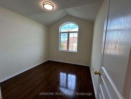 For Lease - 1255 Blencowe Crescent, Newmarket, Ontario - Photo 3