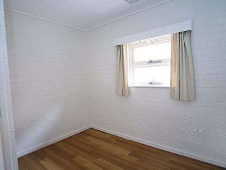 2/12 Crosby Street, Seacliff - Photo 3