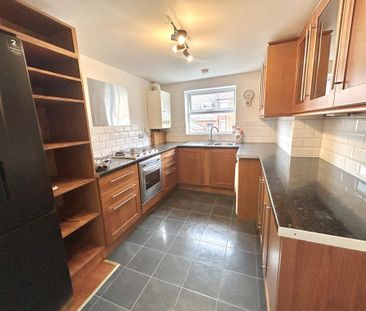 3 bedroom maisonette to rent - Photo 2