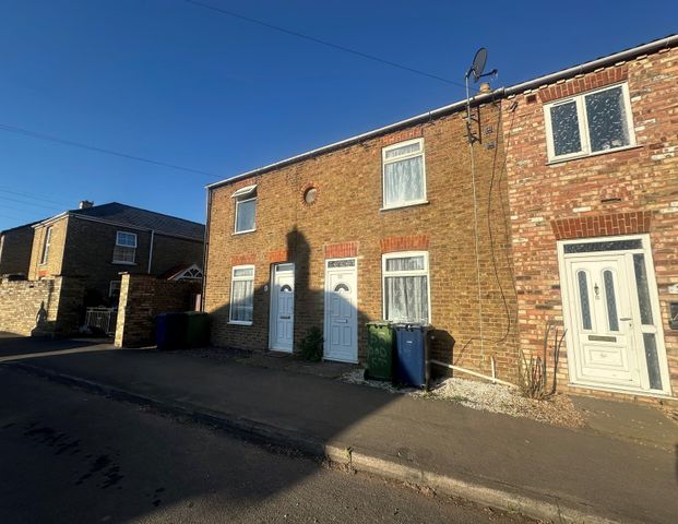 CHATTERIS - Photo 1