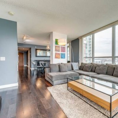 Stunning Large 2 Bed, 2 Bath Corner Suite with Best-in-City CN Tower a - Photo 3