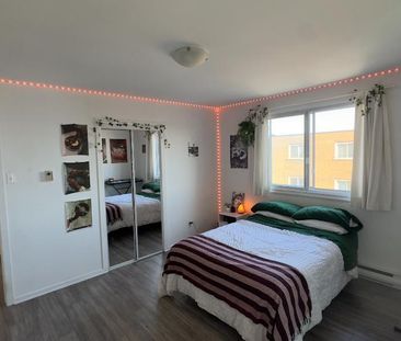 GRAND 4 1/2 ++ CHAUFFAGE INCLUS ++ FRAIS PEINTURER ++ RÉNOVER *** À... - Photo 4