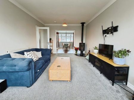 3 bedroom House To Let - Photo 2