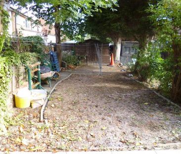 4 bedroom end of terrace house to rent - Photo 1