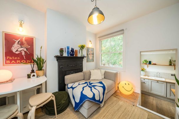 Vicarage Crescent, SW11, London - Photo 1