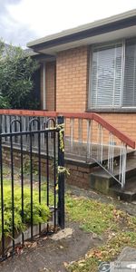 Convenient location - Photo 3